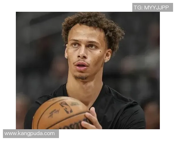 戴森丹尼尔斯的崛起之路：从青涩新秀到篮球场上的璀璨明星