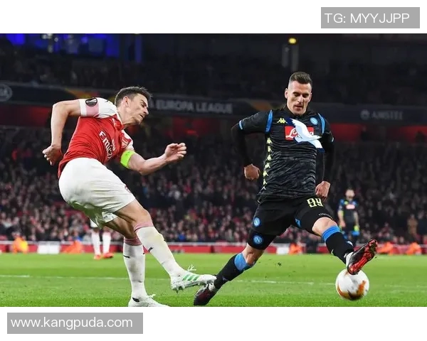 都灵与斯帕尔马的激烈对决揭示意甲新赛季的竞争格局与球队实力较量